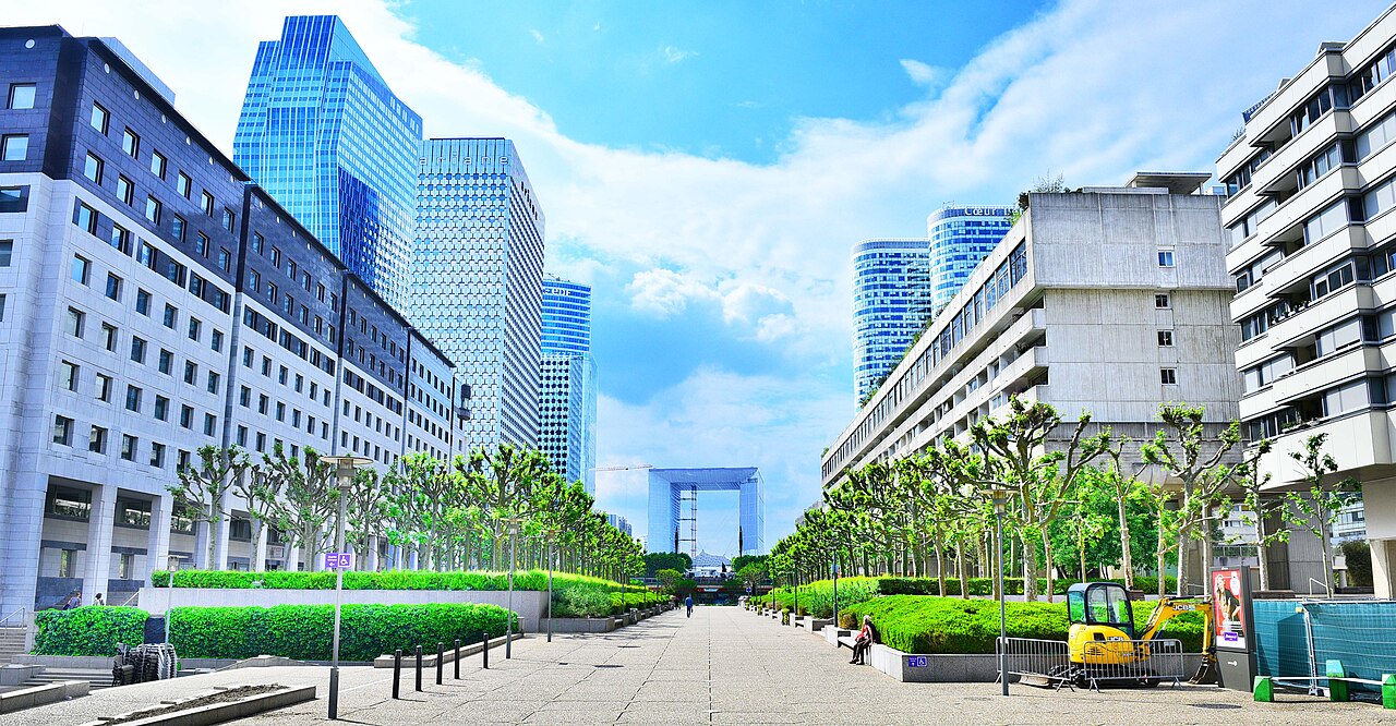 Esplanade du Général de Gaulle à Puteaux