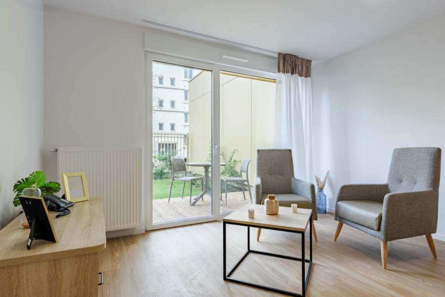 Appartement lumineux donnant sur terrasse — anticiper sa retraite